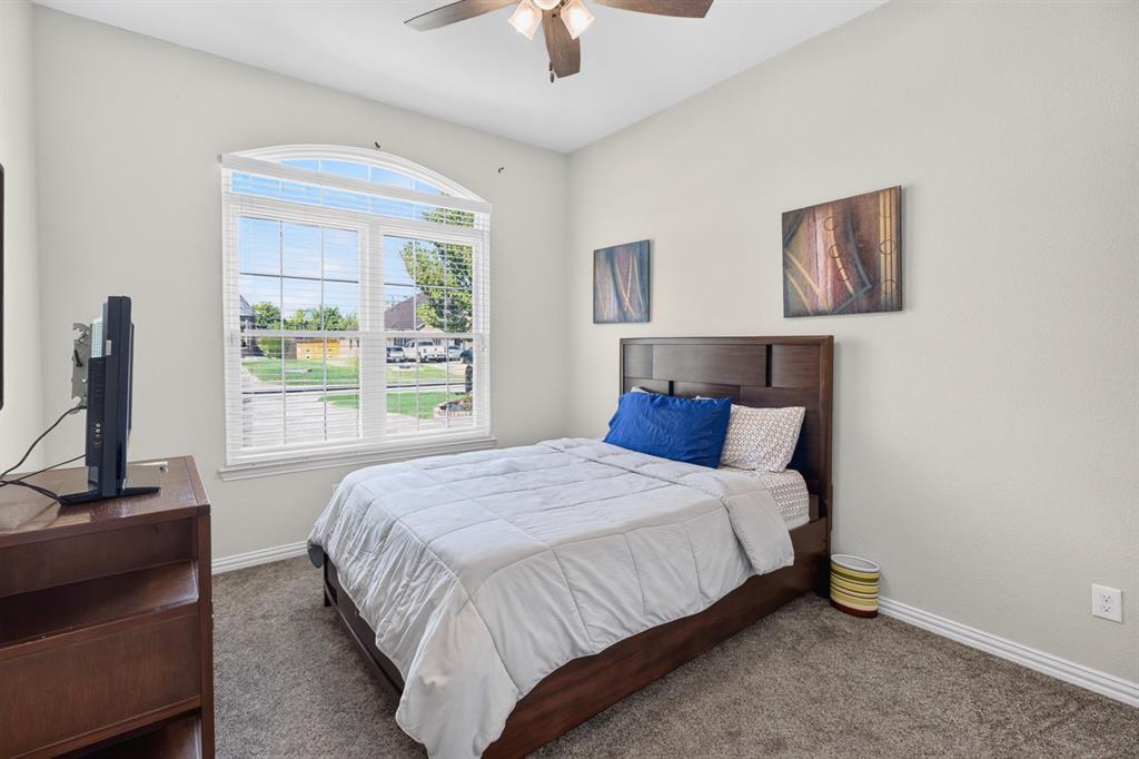 700 Edgewood Drive, DeSoto, TX 75115