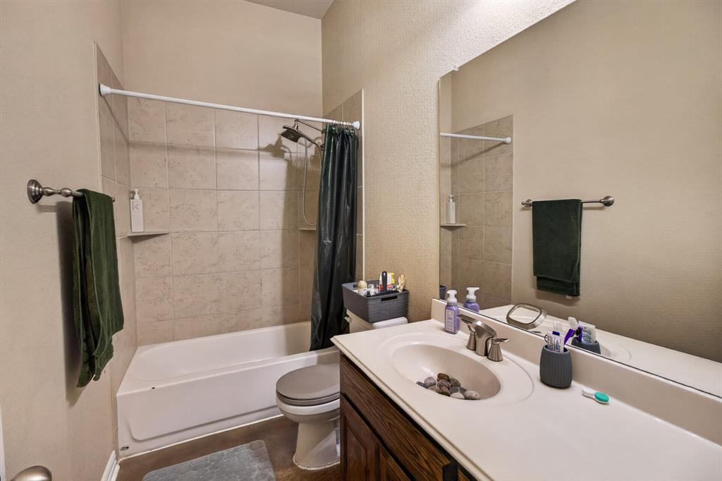 700 Edgewood Drive, DeSoto, TX 75115