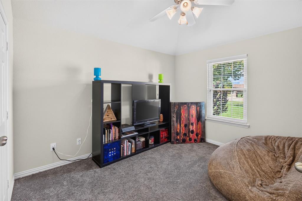 700 Edgewood Drive, DeSoto, TX 75115