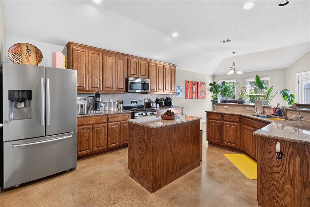 700 Edgewood Drive, DeSoto, TX 75115