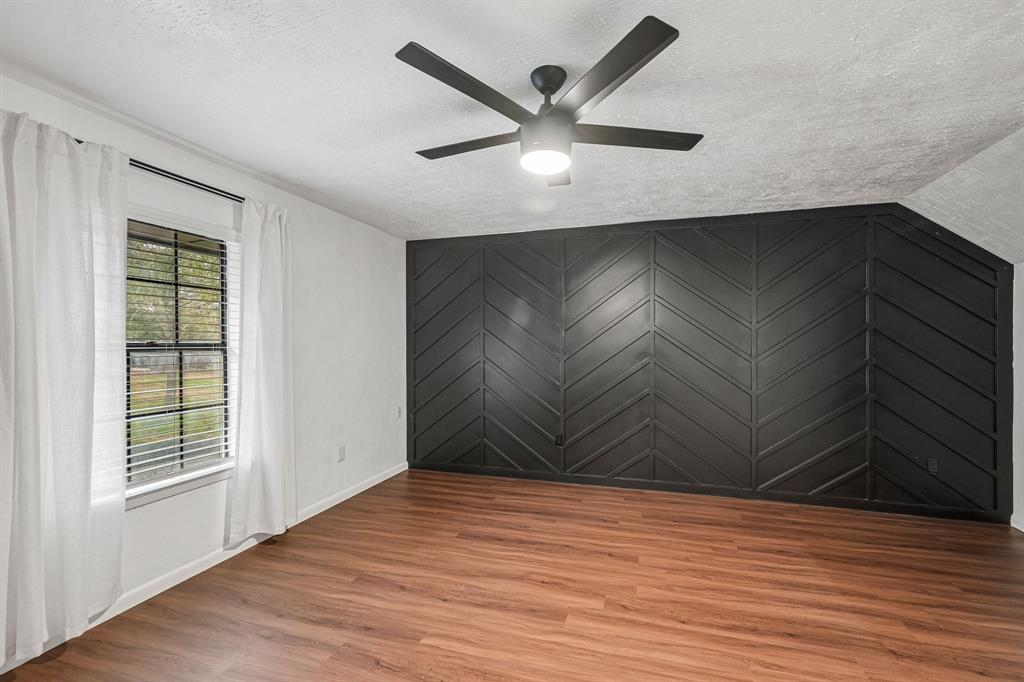 Bedroom or flex room/ "bonus room" upstairs