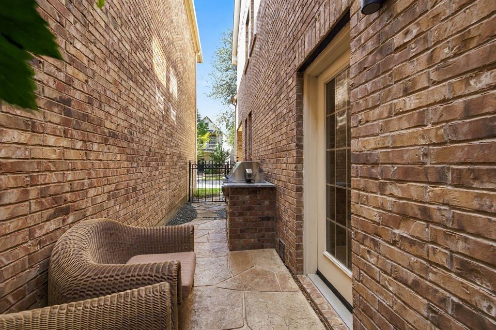 227 Buckingham Avenue, Euless, TX 76040