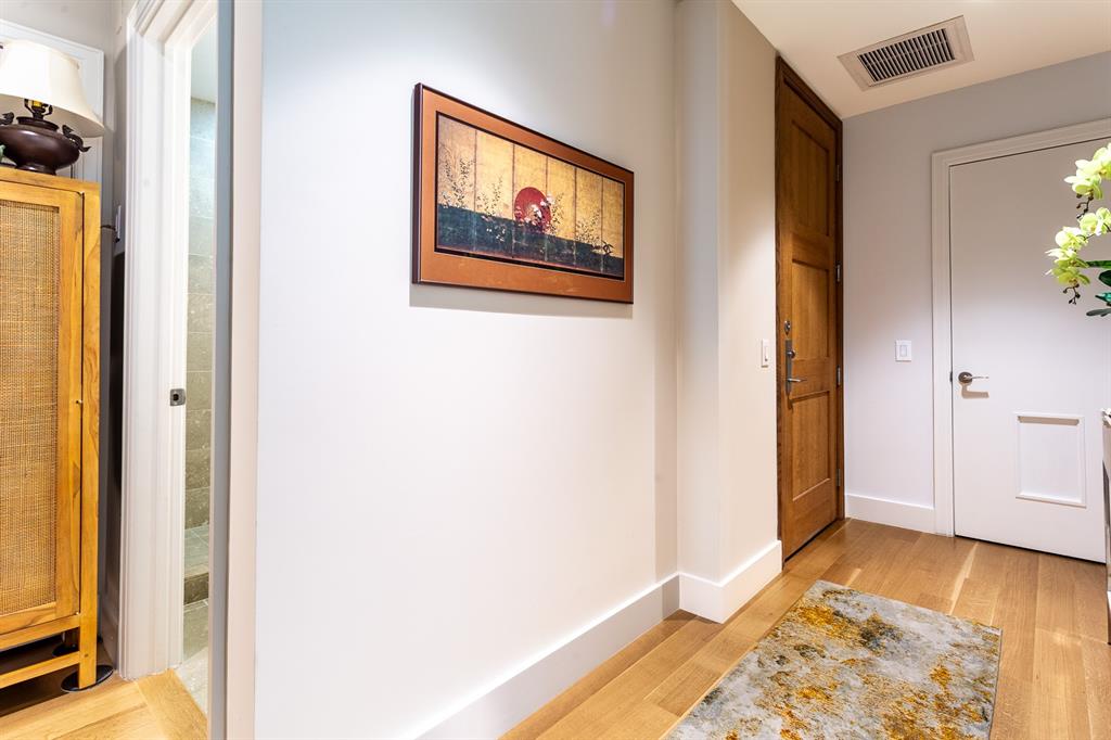 Entry has a large closet