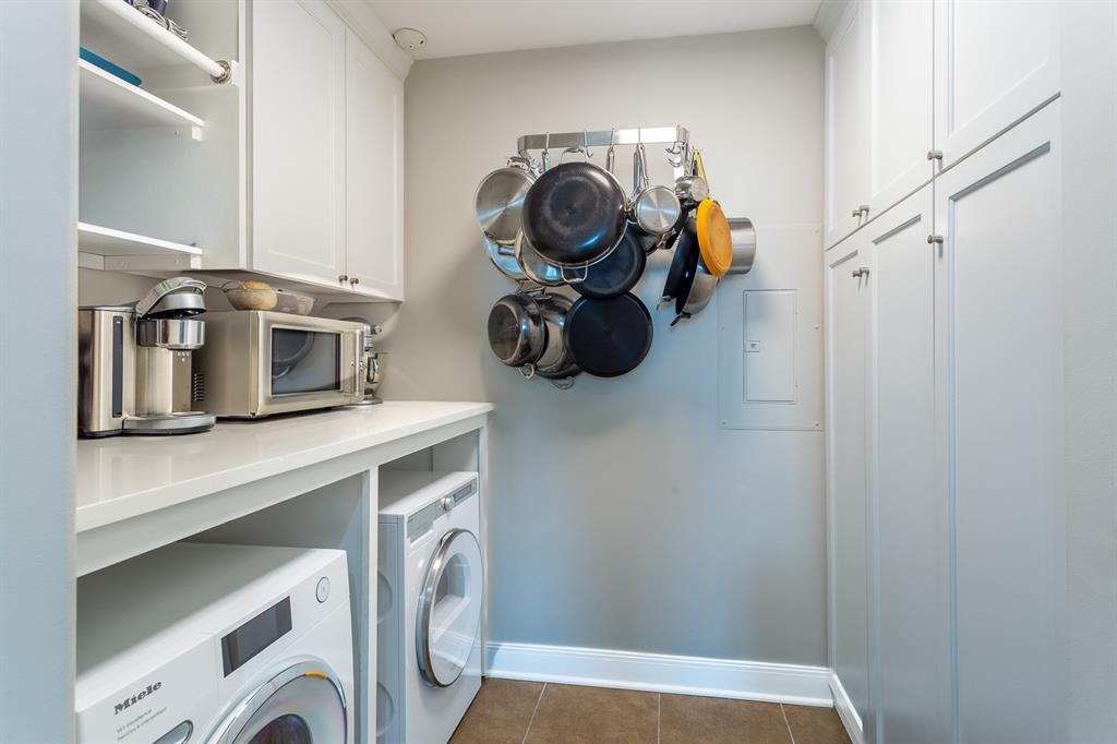 Laundry & Butler's Pantry.