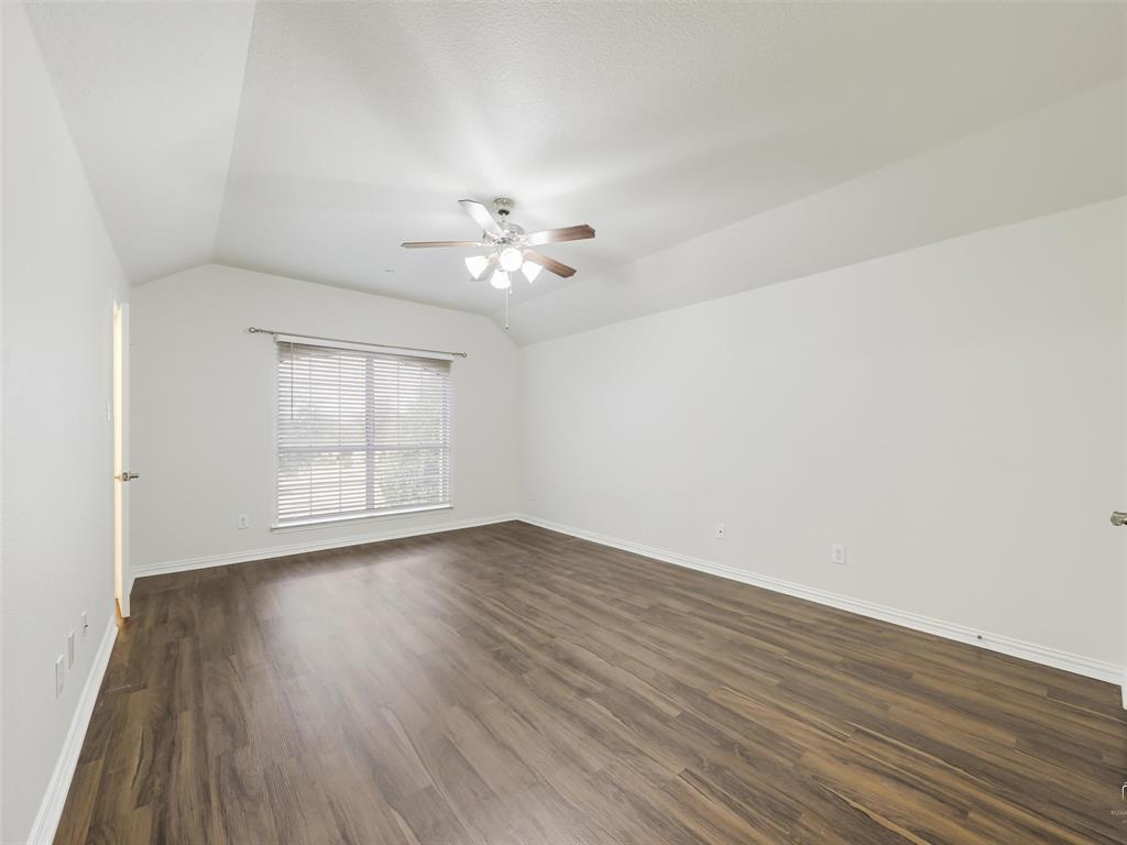 Huge primary bedroom