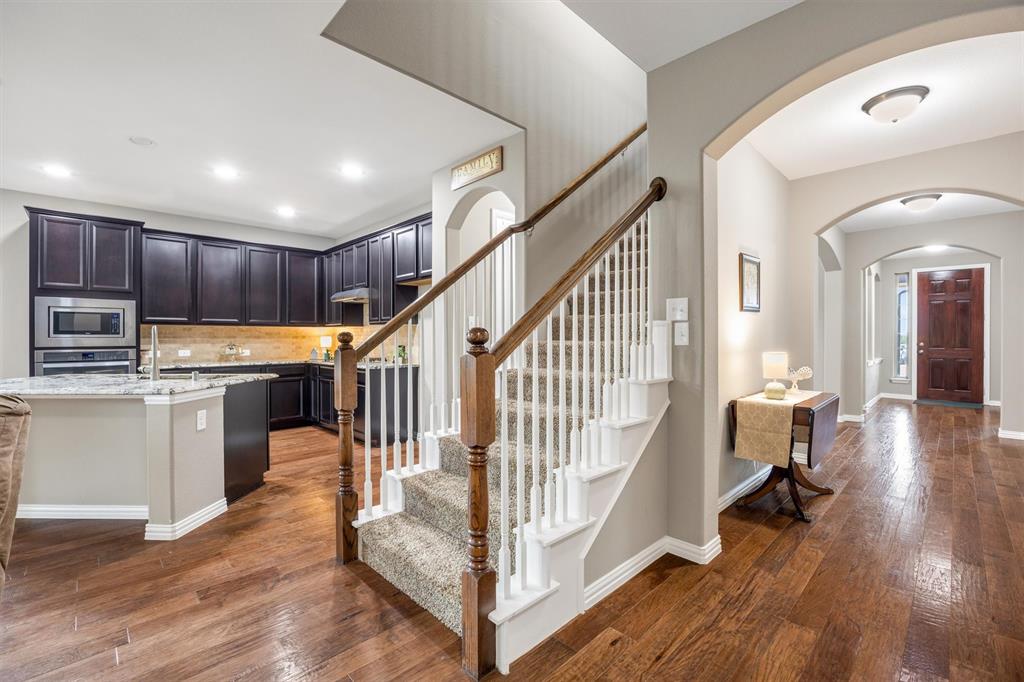 The foyer is 32-ft long and is meant to hold large furniture pieces.
