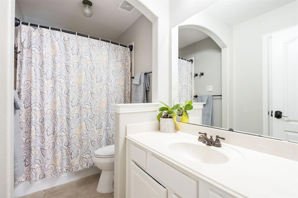 Upstairs bath #2