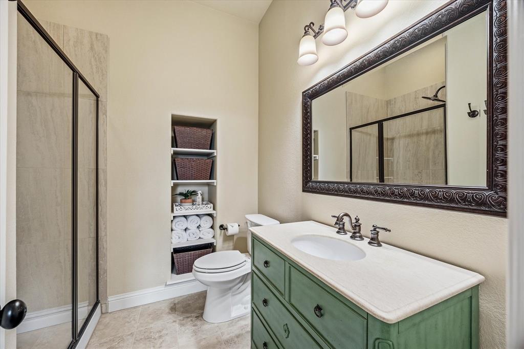 Guest ensuite full bath