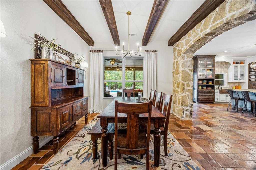 Host your family gatherings and dinner parties here!
