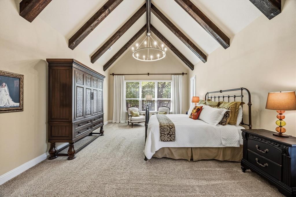 Private owners suite includes cathedral ceiings and sitting area!