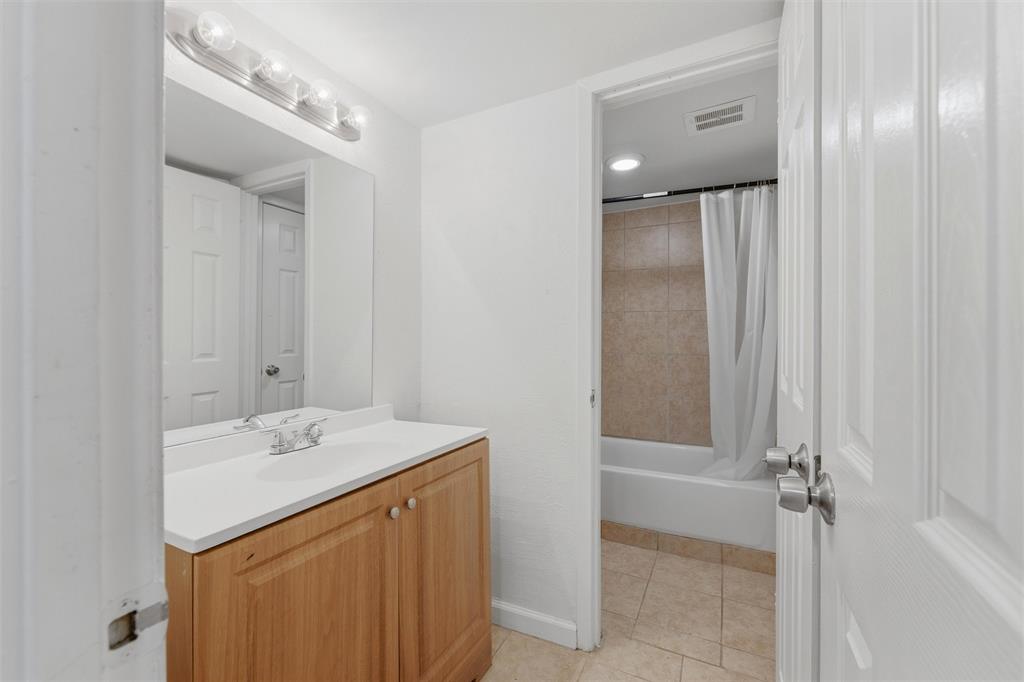 4607 Country Creek Drive Dallas, TX. Unit 1016