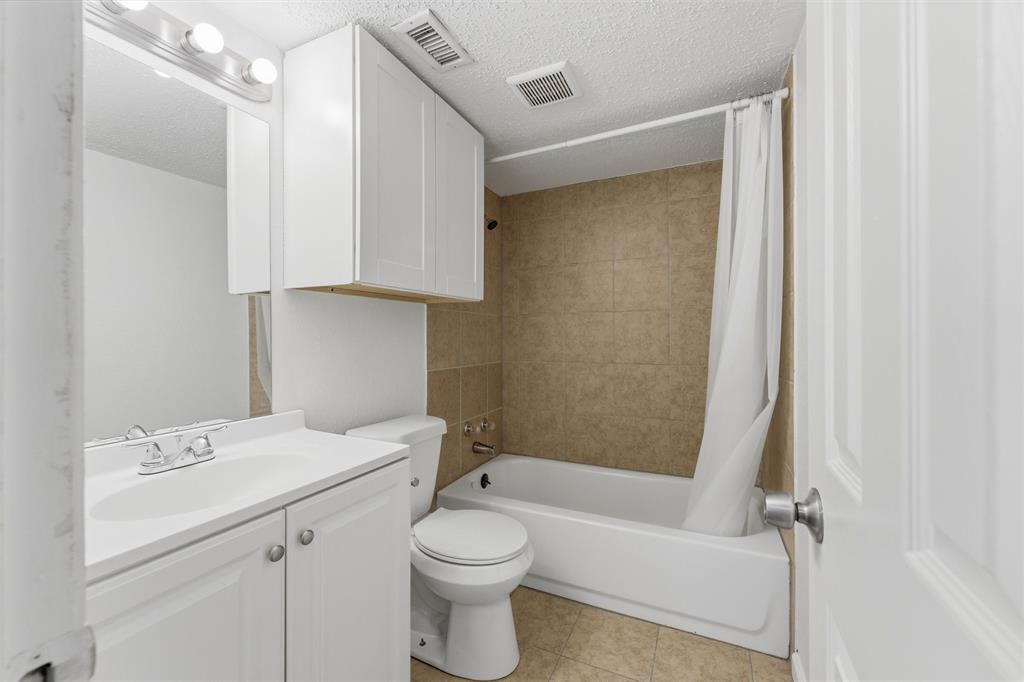 4607 Country Creek Drive Dallas, TX. Unit 1016