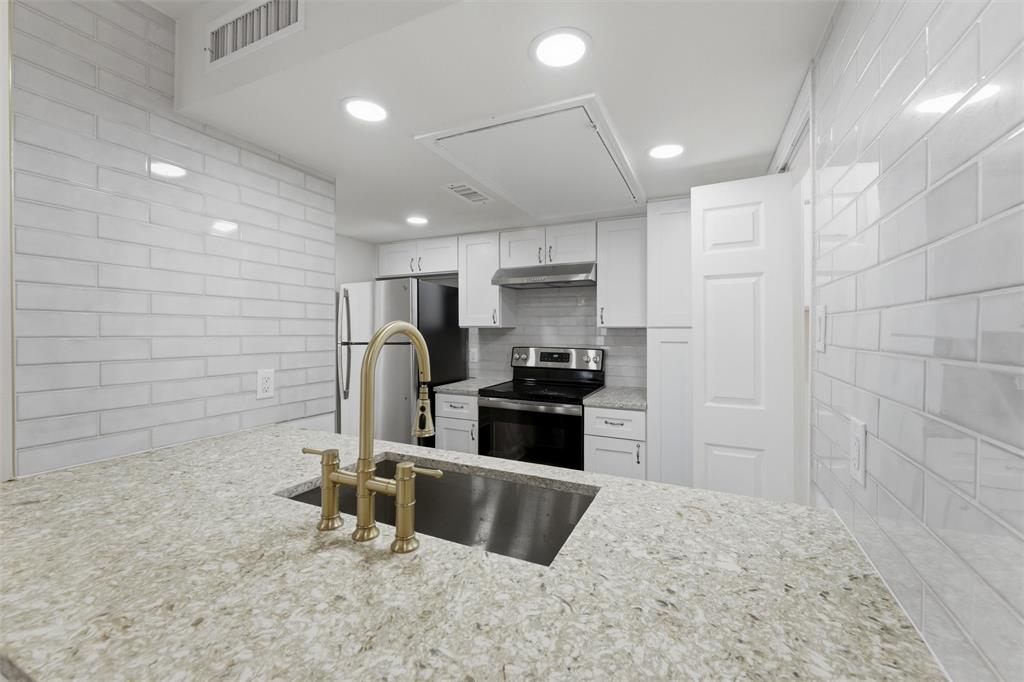 4643 Country Creek Drive Dallas, TX. Unit 1092
