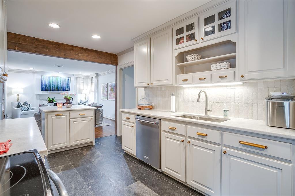 6433 Rosemont Avenue, Fort Worth, TX 76116