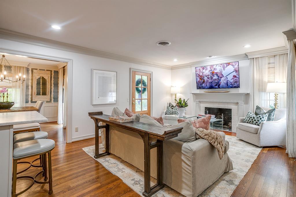 6433 Rosemont Avenue, Fort Worth, TX 76116