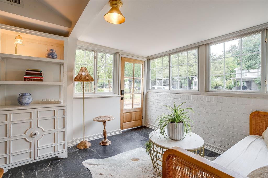 6433 Rosemont Avenue, Fort Worth, TX 76116