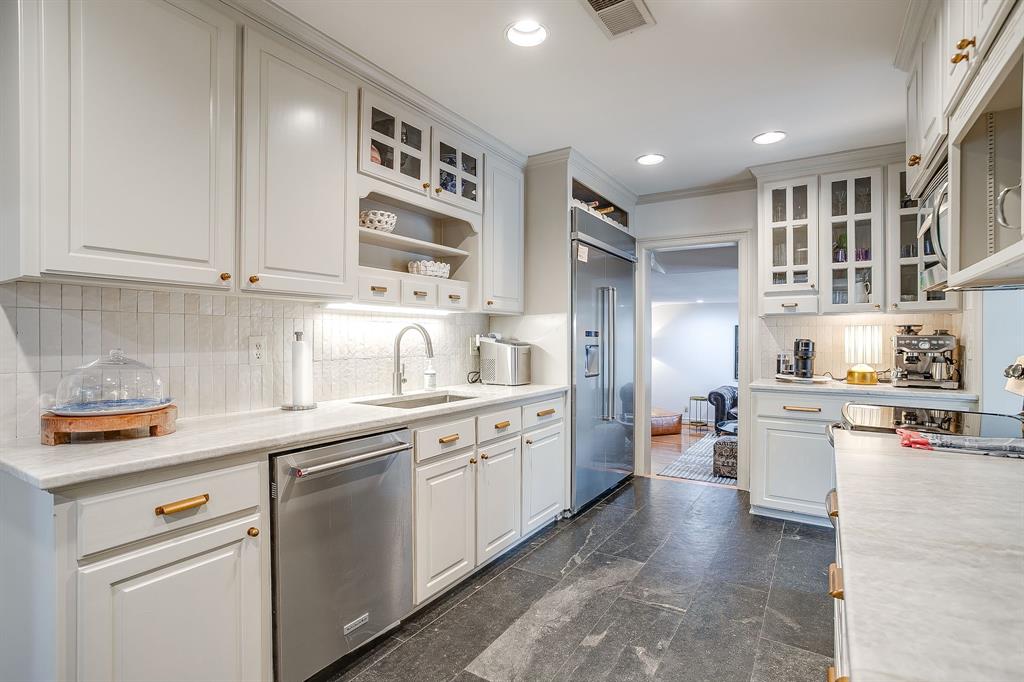 6433 Rosemont Avenue, Fort Worth, TX 76116