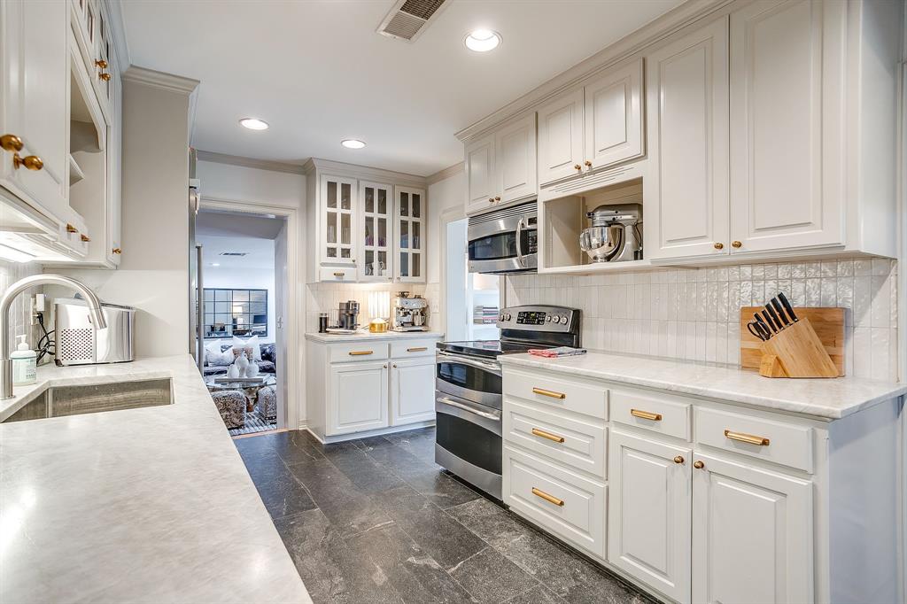 6433 Rosemont Avenue, Fort Worth, TX 76116