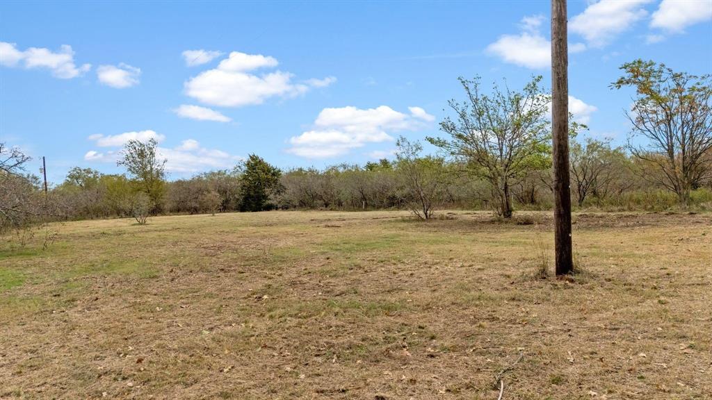 Expansive acreage featuring open grass fields and mature native trees Expansive acreage featuring open grass fields and mature native trees