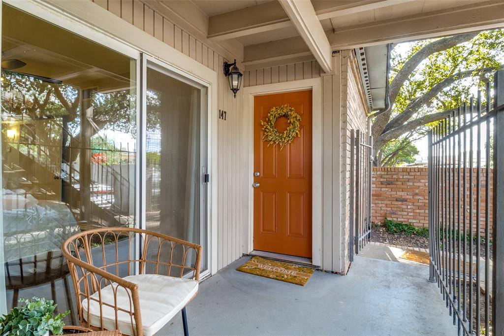 Covered front patio / front door