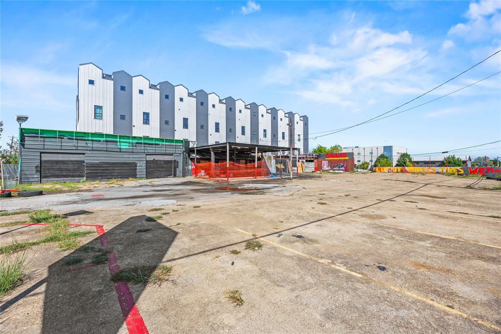 302 N Lancaster Avenue, Dallas, TX 75203
