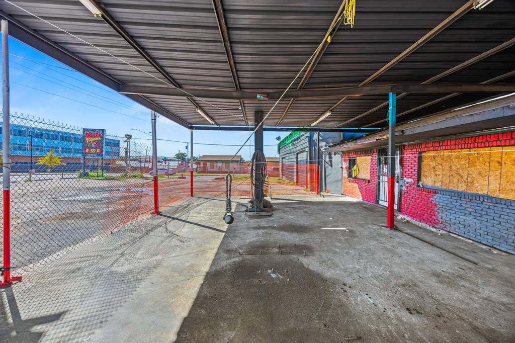 302 N Lancaster Avenue, Dallas, TX 75203