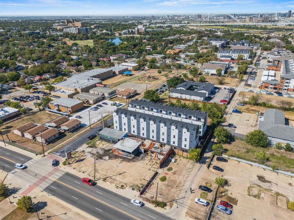 302 N Lancaster Avenue, Dallas, TX 75203