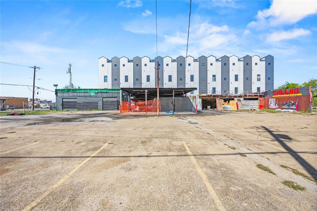 302 N Lancaster Avenue, Dallas, TX 75203