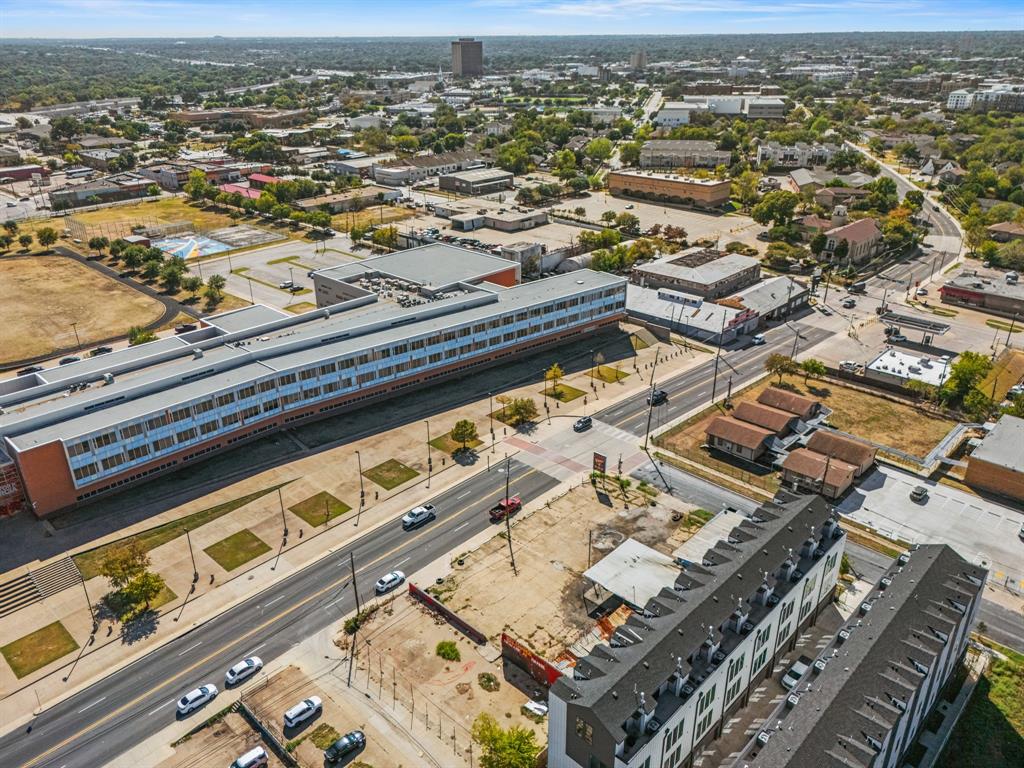 302 N Lancaster Avenue, Dallas, TX 75203