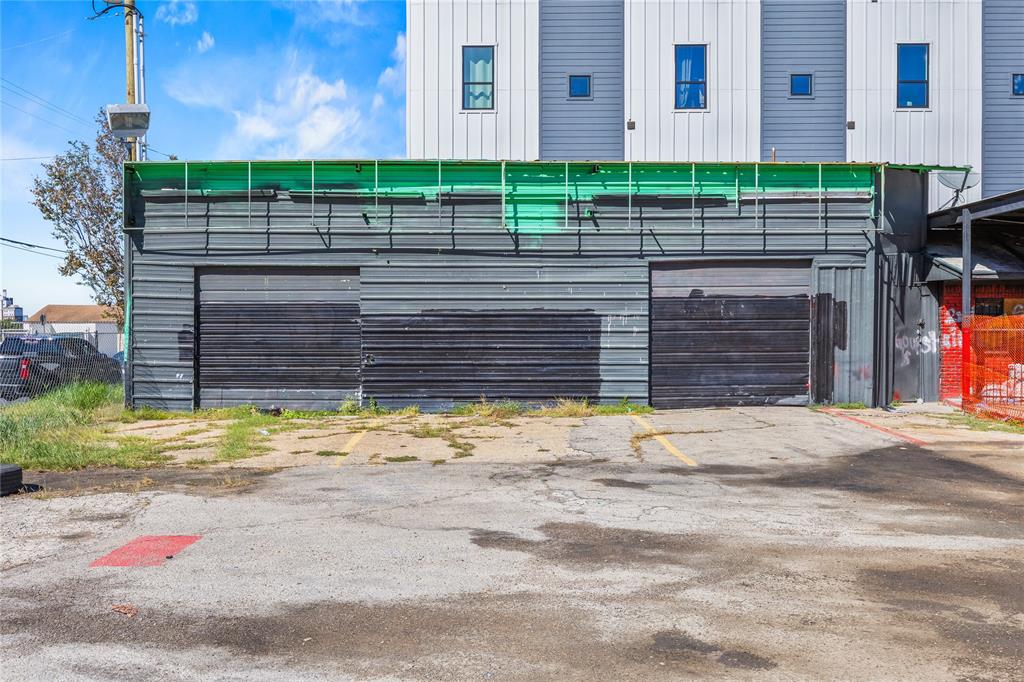 302 N Lancaster Avenue, Dallas, TX 75203
