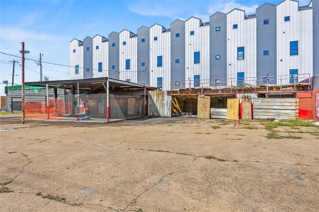 302 N Lancaster Avenue, Dallas, TX 75203