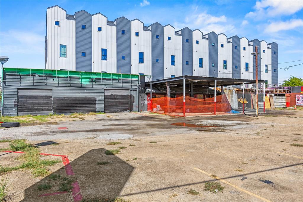 302 N Lancaster Avenue, Dallas, TX 75203