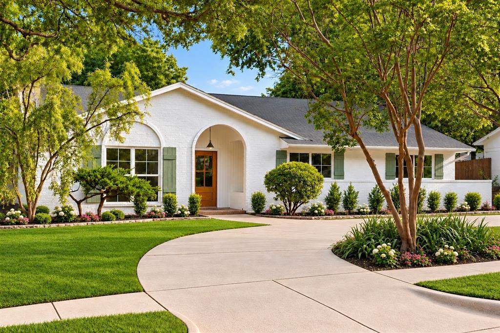 With attention to every detail, 401  showcases timeless curb appeal, thoughtful architectural details, and a welcoming first impression.(This photo has been digitally enhanced.)