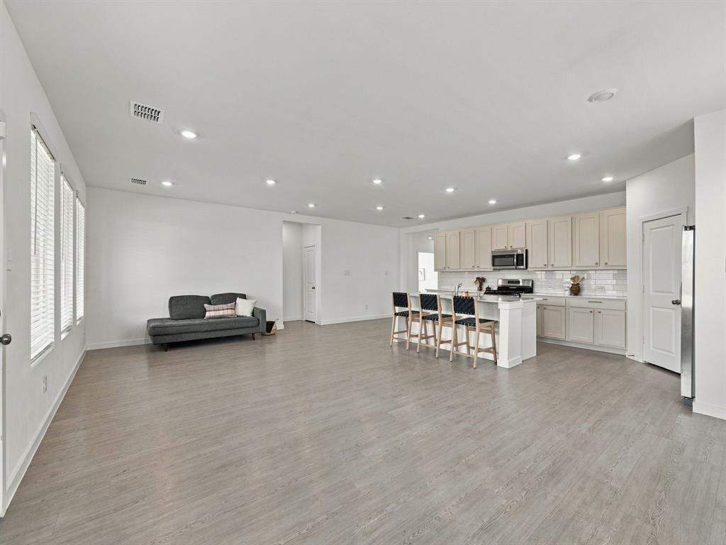 1818 Holden Drive, Cedar Hill, TX 75104