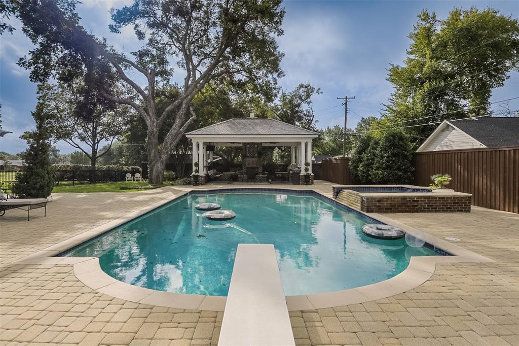 201 Overhill Drive, Waxahachie, TX 75165