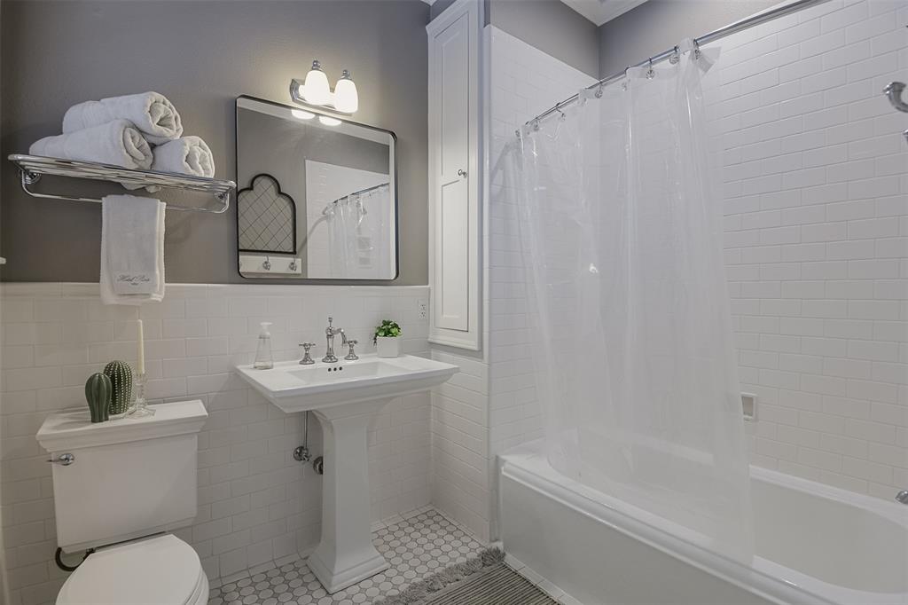 201 Overhill Drive, Waxahachie, TX 75165