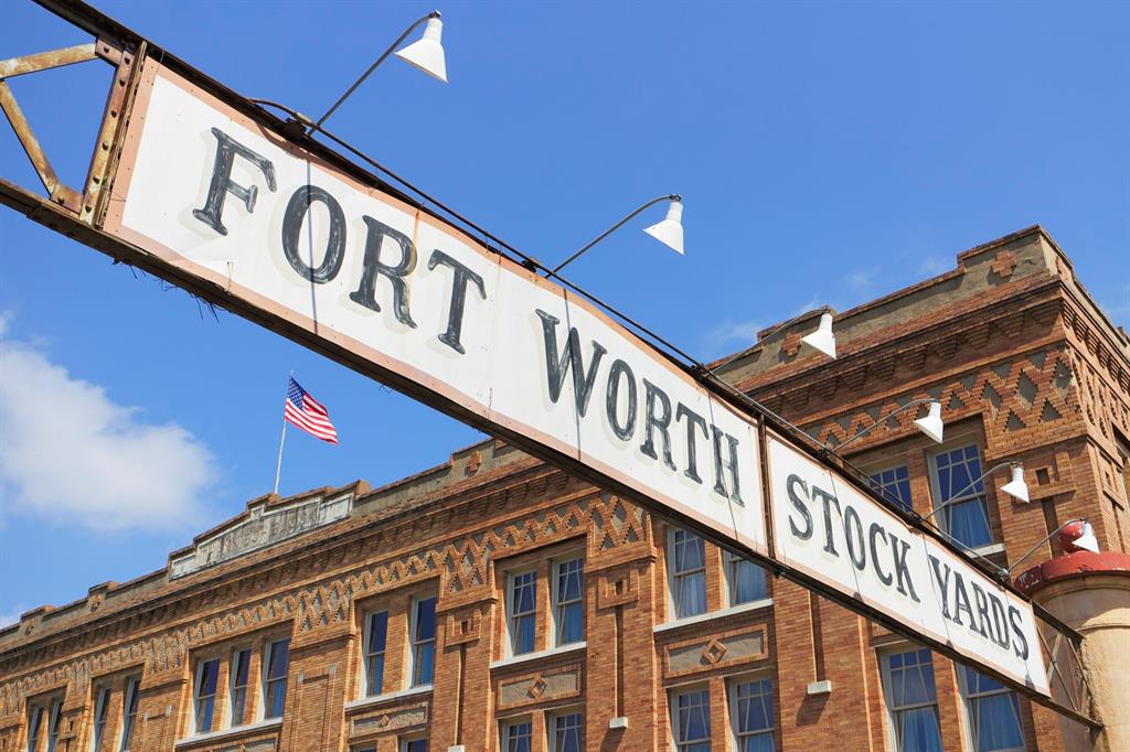 209 Ogden Drive, Fort Worth, TX 76117