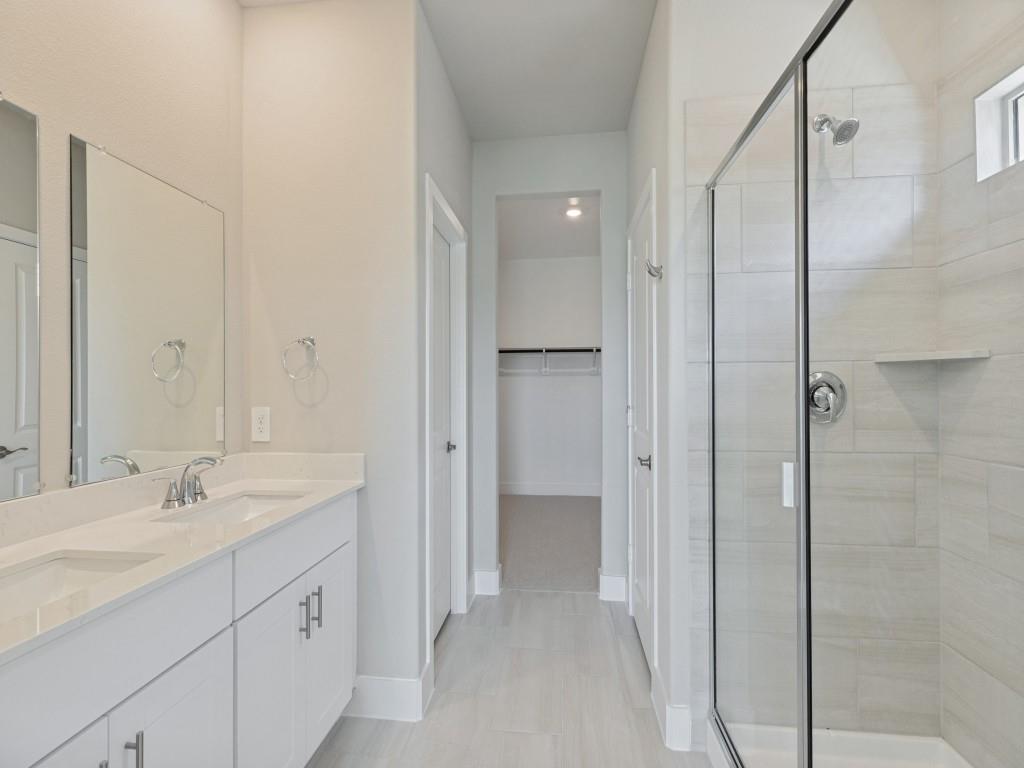 Master Bathroom w/dual Sinks Master Bathroom w/dual Sinks