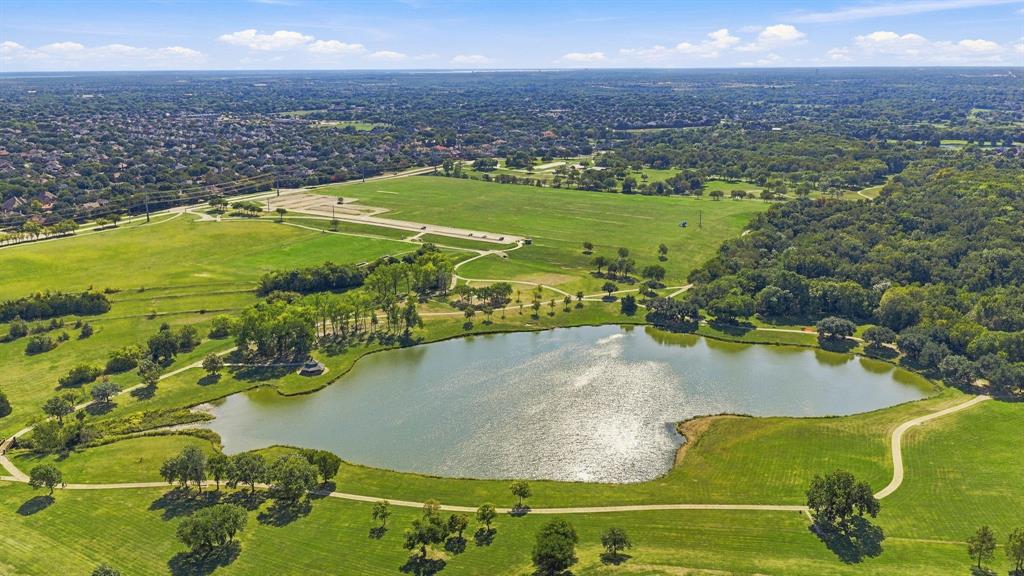 Nerarby Breckenridge Park lake