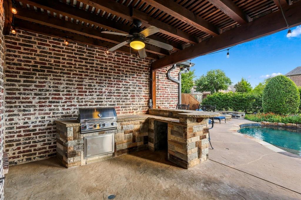 Outdoor Kitchen