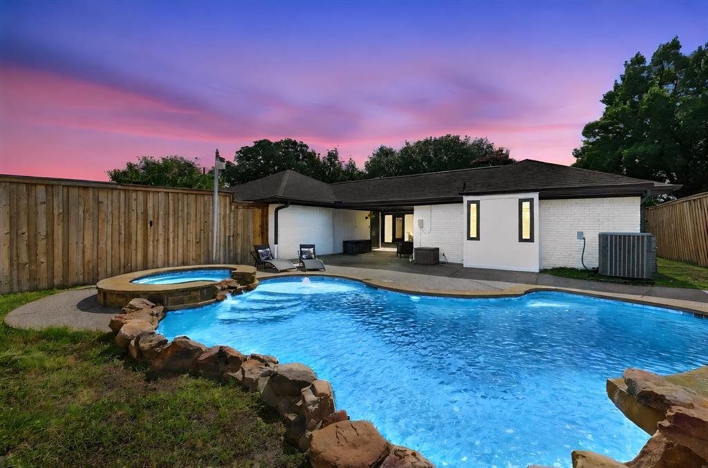 10255 Chimney Hill Lane, Dallas, TX 75243