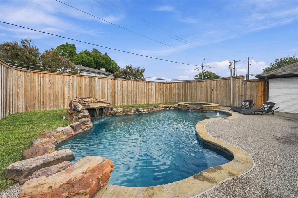 10255 Chimney Hill Lane, Dallas, TX 75243