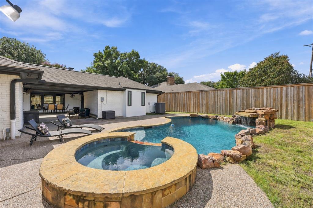 10255 Chimney Hill Lane, Dallas, TX 75243