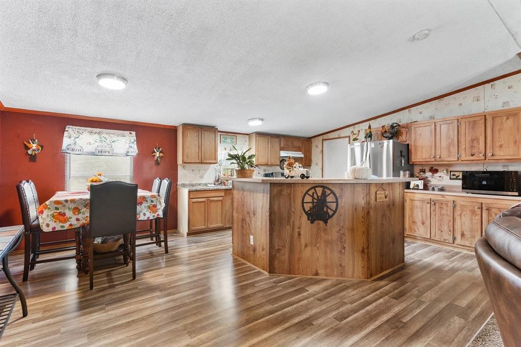6210 Armadillo Drive, Kemp, TX 75143