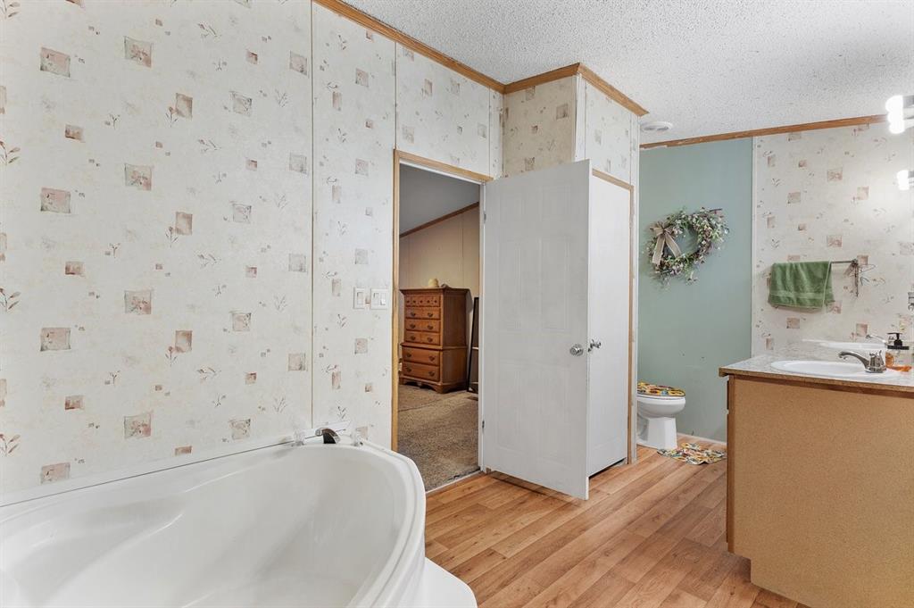 6210 Armadillo Drive, Kemp, TX 75143