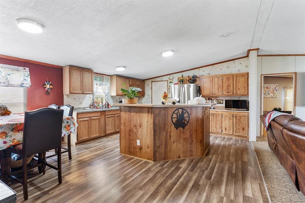 6210 Armadillo Drive, Kemp, TX 75143