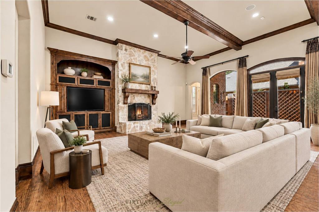 Large Living Area With Fireplace, Built-Ins, Beamed Ceiling, And Access To The Side Patio. Large Living Area With Fireplace, Built-Ins, Beamed Ceiling, And Access To The Side Patio.