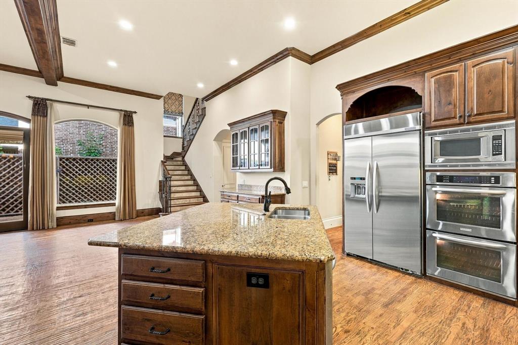 KitchenAid Appliances, Large Serving Island, Plenty Of Custom Cabinets.