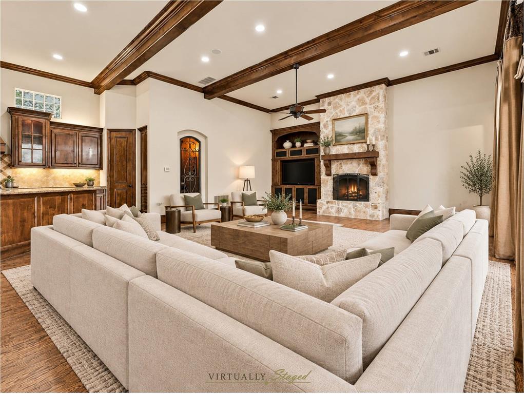 Large Living Area With Fireplace, Built-Ins, Beamed Ceiling, And Access To The Side Patio. Large Living Area With Fireplace, Built-Ins, Beamed Ceiling, And Access To The Side Patio.