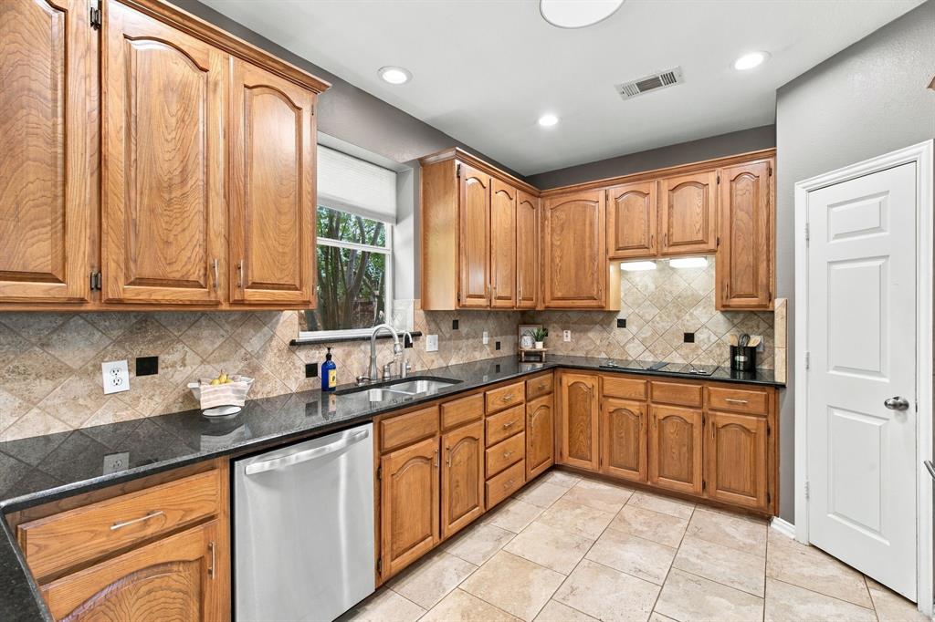5904 Highland Hills Lane, Colleyville, TX 76034